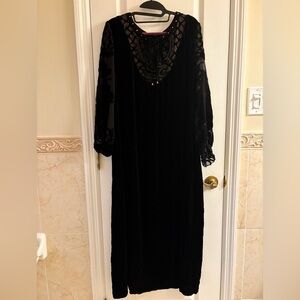 Elegant Black Velvet Dress with Lace Details